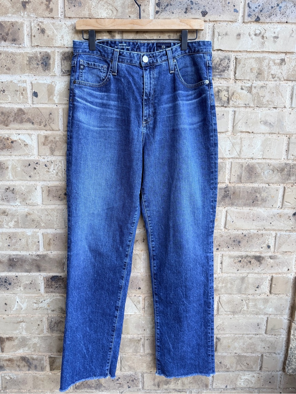 Ag Adriano Goldschmied Alexxis Vintage Straight-Leg Jeans raw hem size 31R